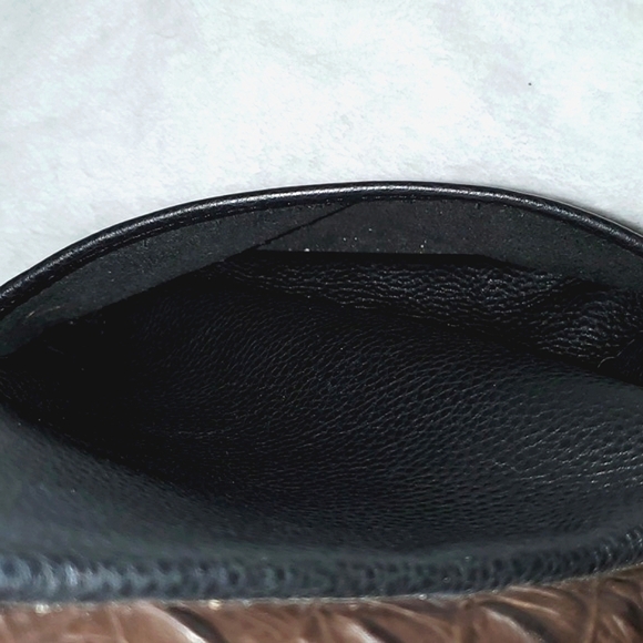 Thomas Leathers The DAZ (Double Angled Zipper) Crossbody Bag - Picture 9 of 16